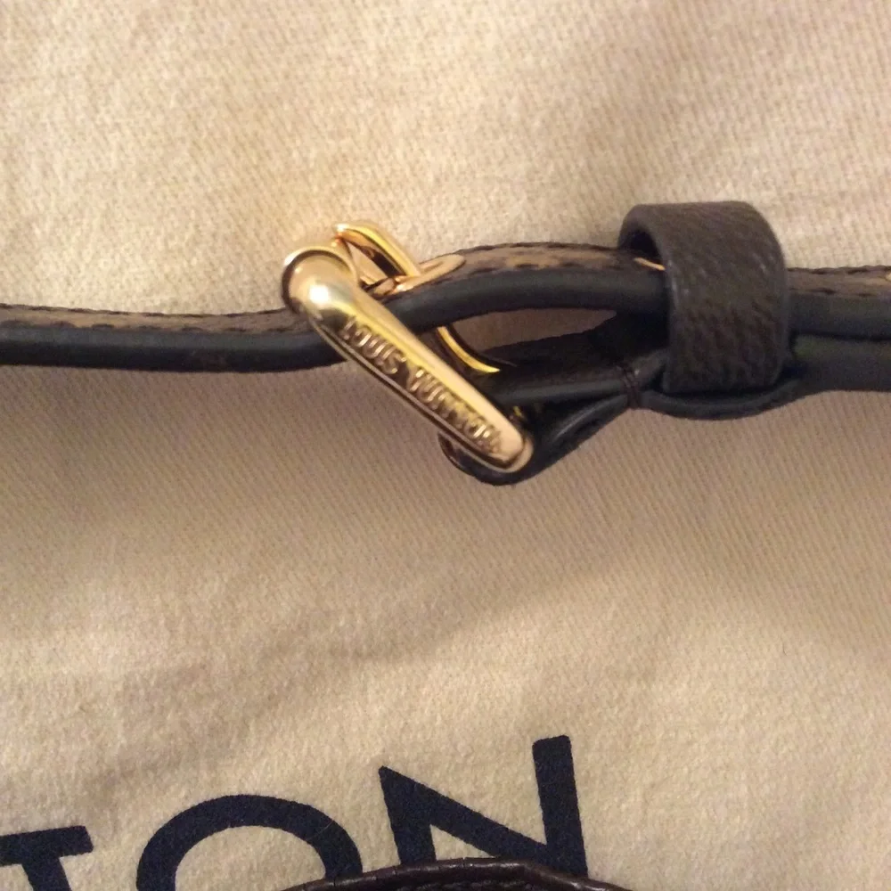 Louis Vuitton Métis Hobo - Picture 4 of 9